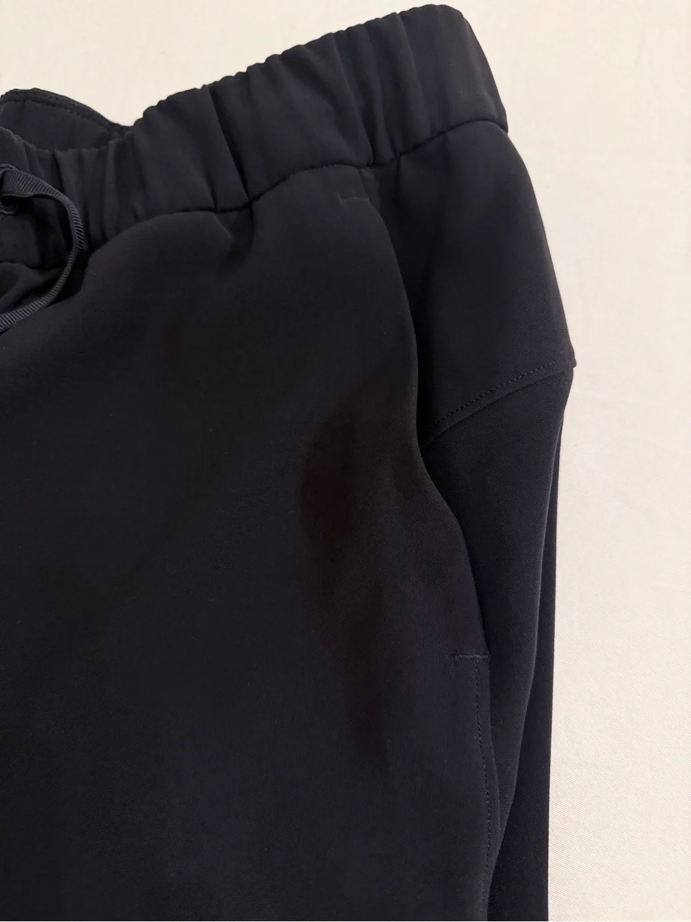 Lululemon Athletics Women’s Black Jogger Pants with Drawstring in Black Size 8
